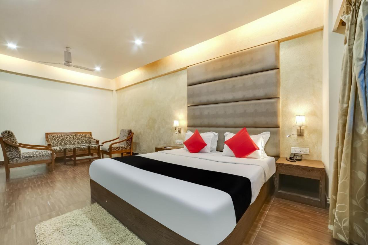 Capital O 61351 Waii International Hotel Bhalukpung Room photo