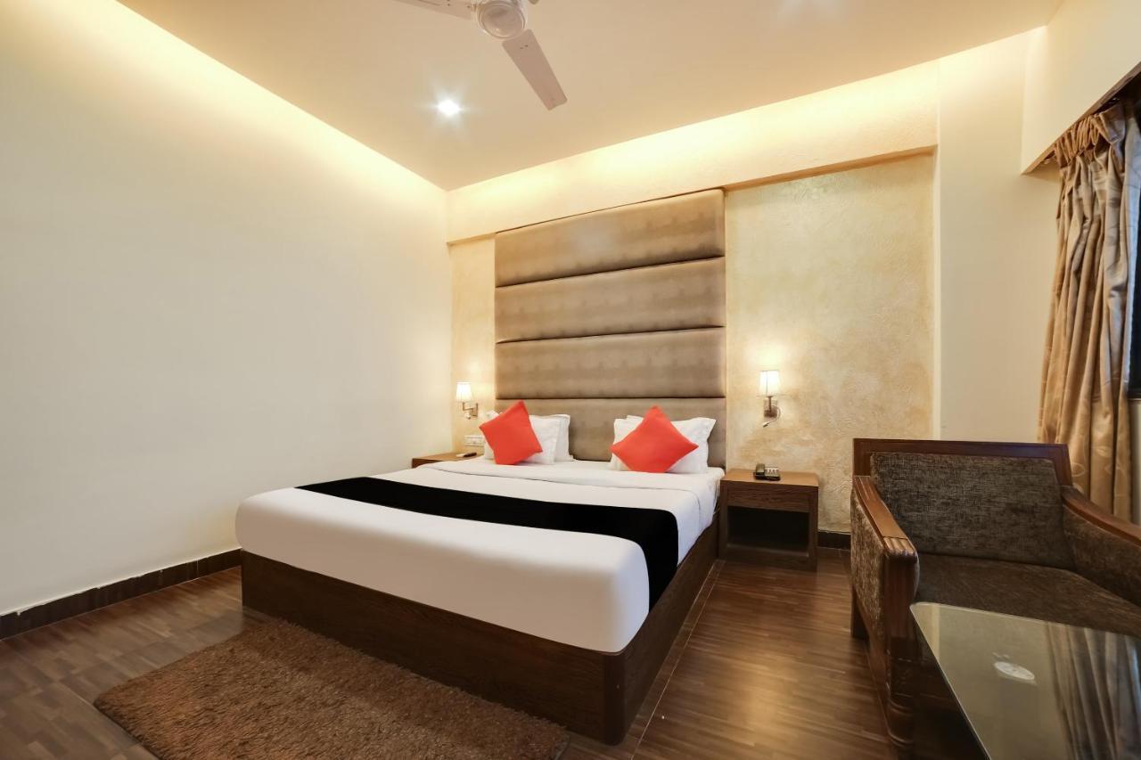 Capital O 61351 Waii International Hotel Bhalukpung Exterior photo