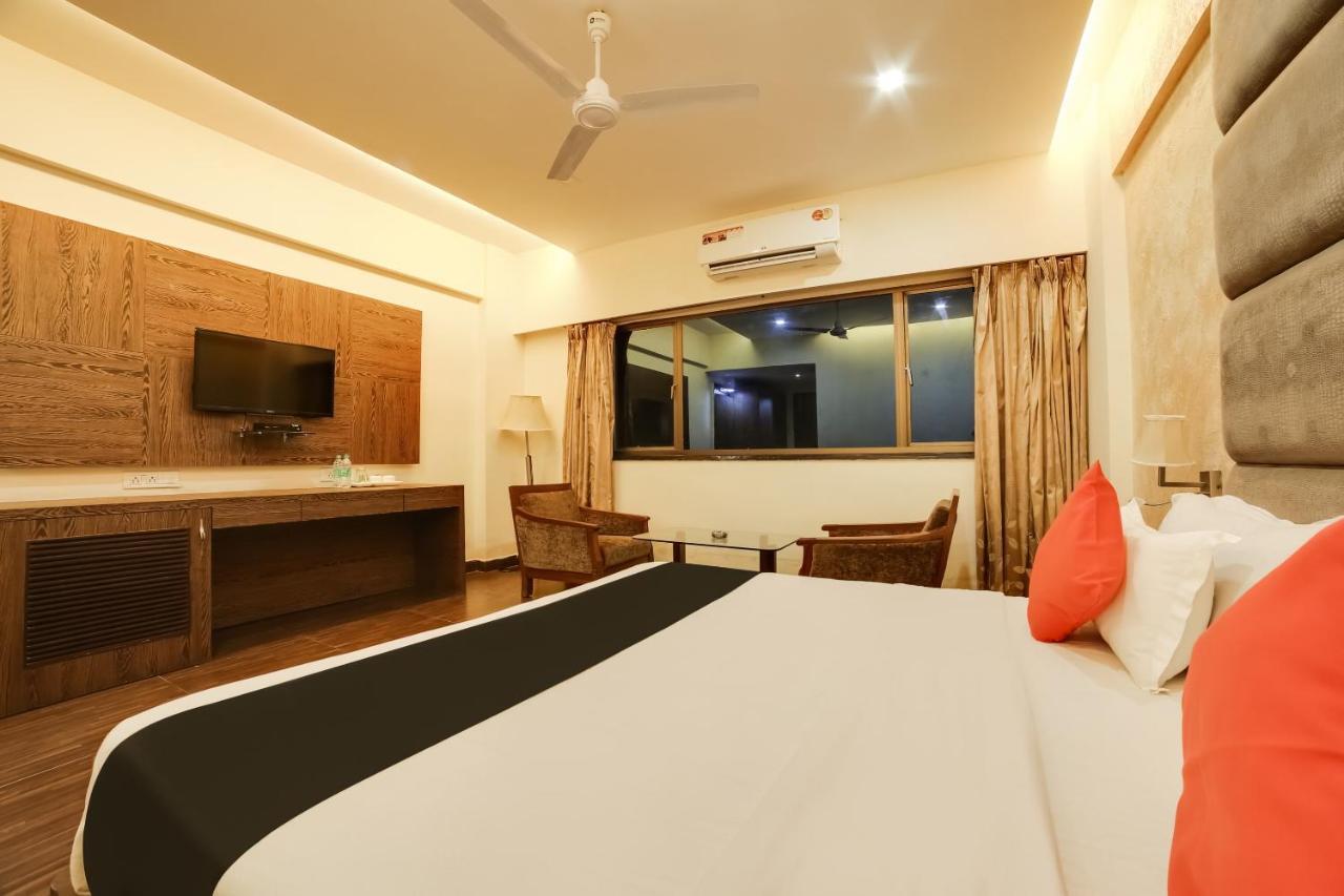 Capital O 61351 Waii International Hotel Bhalukpung Exterior photo