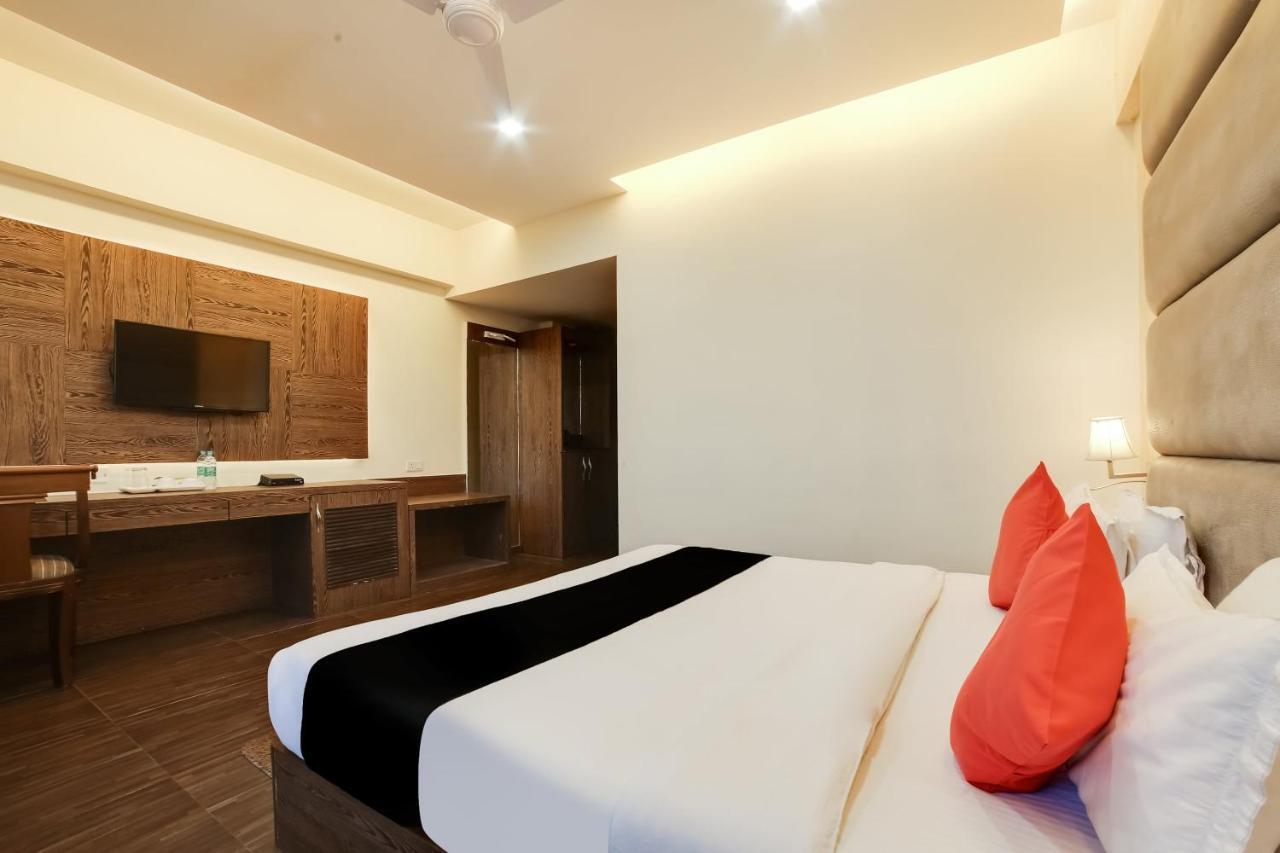 Capital O 61351 Waii International Hotel Bhalukpung Exterior photo