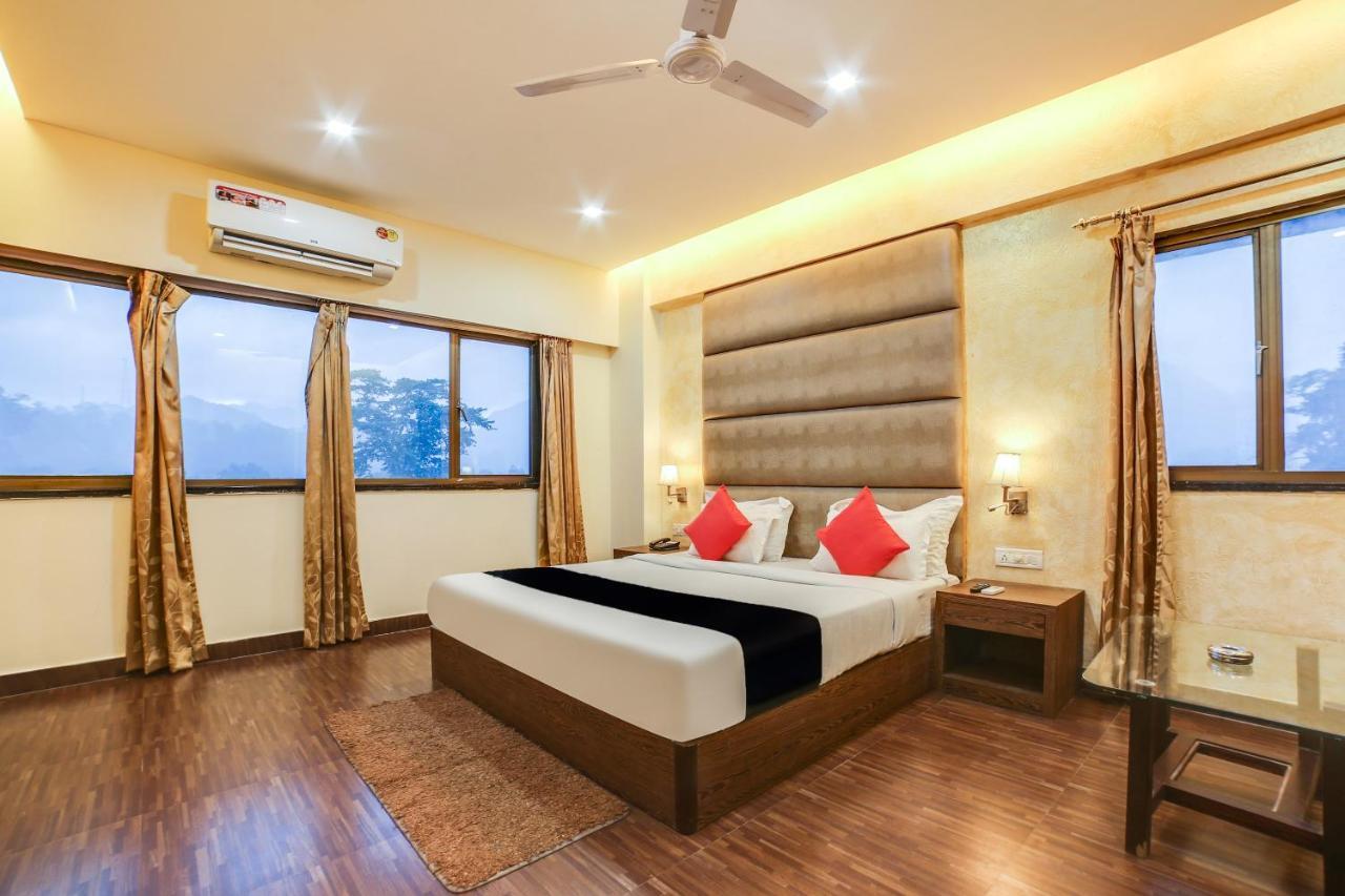 Capital O 61351 Waii International Hotel Bhalukpung Exterior photo